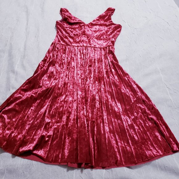 3/$30! Modcloth Splendorous Spree Pink Crushed Velvet Pleated Dress - Picture 12 of 12